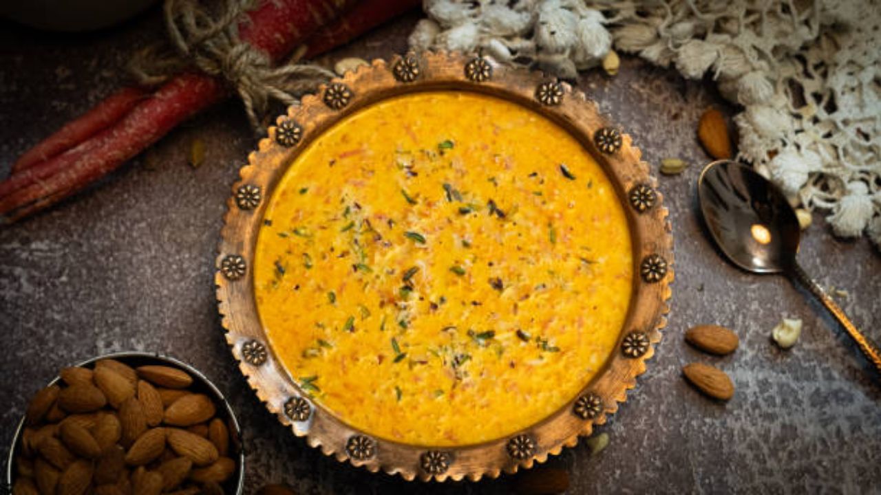 मार्गशीषमधील पहिल्या गुरुवारी देवीच्या नैवेद्यासाठी झटपट बनवा गाजर खीर, रबडीसारखी होईल दाटसर
