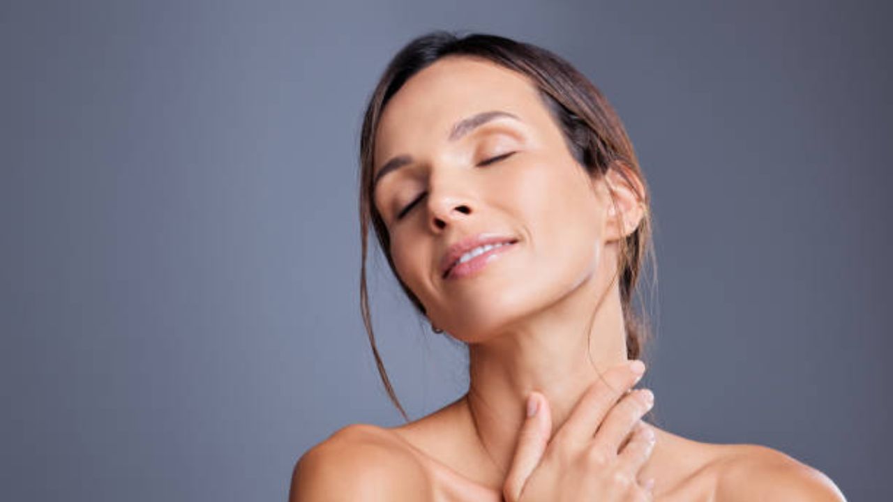 एका रात्री चेहऱ्यावर येईल काचेसारखी चमक! चमचाभर जवस बियांचा ‘या’ पद्धतीने करा वापर, पिंपल्स- काळे डाग होतील गायब