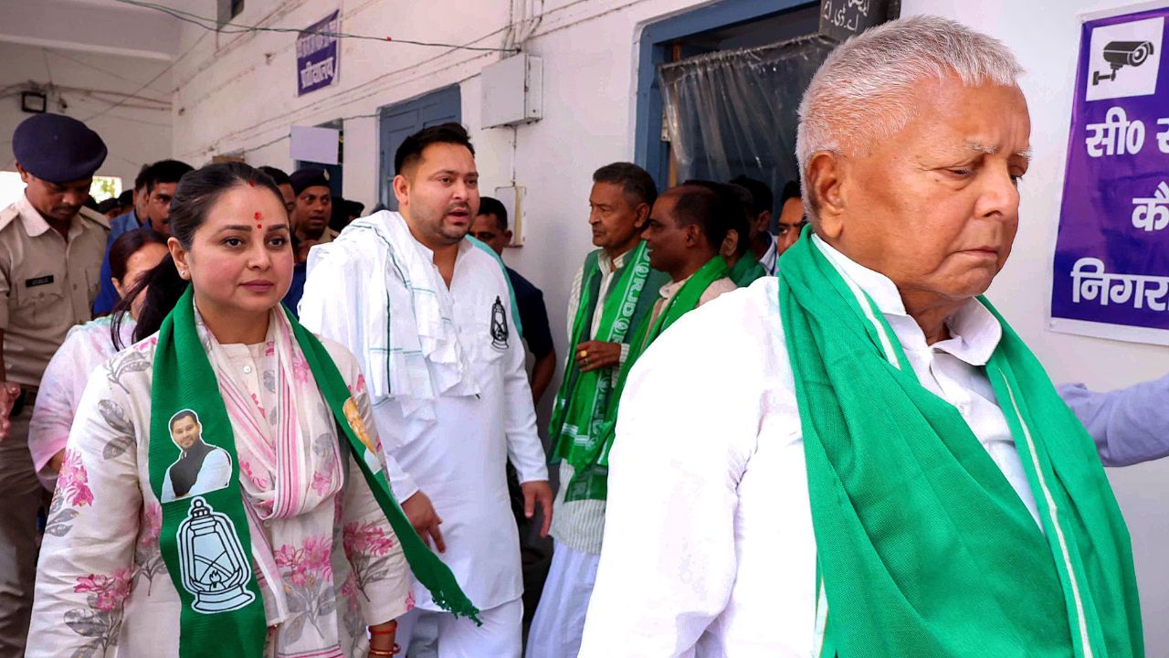 Bihar Politics: रोहिणी आचार्य यांच्यापाठोपाठ लालू प्रसाद यादव यांच्या तिन्ही मुलींनी सोडले राबडी निवास