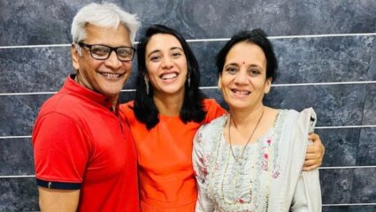 ग्राउंडपासून ते वर्ल्ड कपपर्यंत! Smriti Mandhana च्या क्रिकेट कारकिर्दीला आकार देणारे वडील Shrinivas Mandhana कोण आहेत?