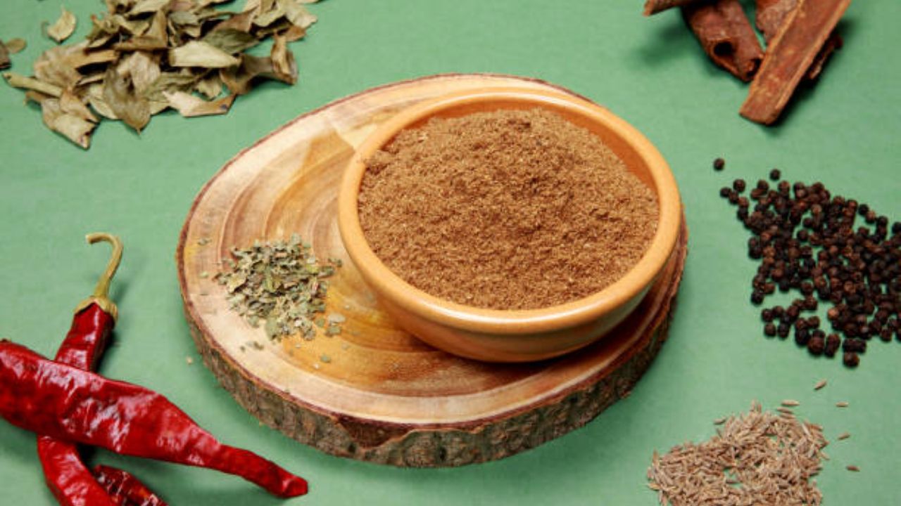 साध्या जेवणाला येईल खमंग चव! परफेक्ट प्रमाण घेऊन घरीच तयार करा वर्षभर टिकून राहणारा गरम मसाला, नोट करा रेसिपी