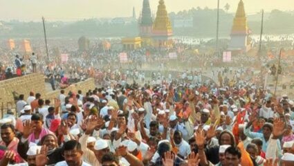 कार्तिकी एकादशीनिमित्त पैठणला भक्तांची मांदियाळी, गोदावरी तटावर हरिनामाचा गजर; नाथचरणी भक्त नतमस्तक