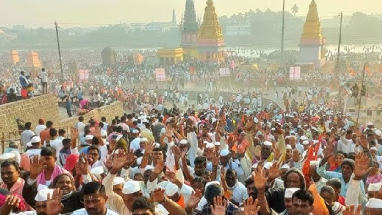 कार्तिकी एकादशीनिमित्त पैठणला भक्तांची मांदियाळी, गोदावरी तटावर हरिनामाचा गजर; नाथचरणी भक्त नतमस्तक