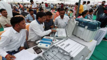 शिक्षकांची रवानगी निवडणूक कामासाठी, पालिका प्रशासन आणि निवडणूक आयोगाच्या कचाट्यात शिक्षकांची कुचंबणा!