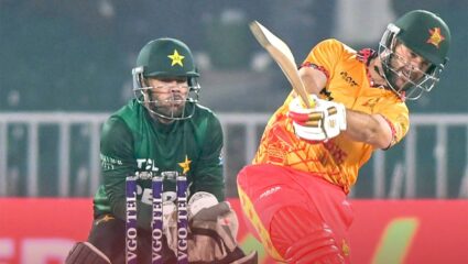 Pakistan vs Zimbabwe : 27 वर्षीय गोलंदाजाने घेतली हॅटट्रिक, पाकिस्तान ट्राय सिरीज मालिकेच्या अंतिम फेरीत पोहोचला