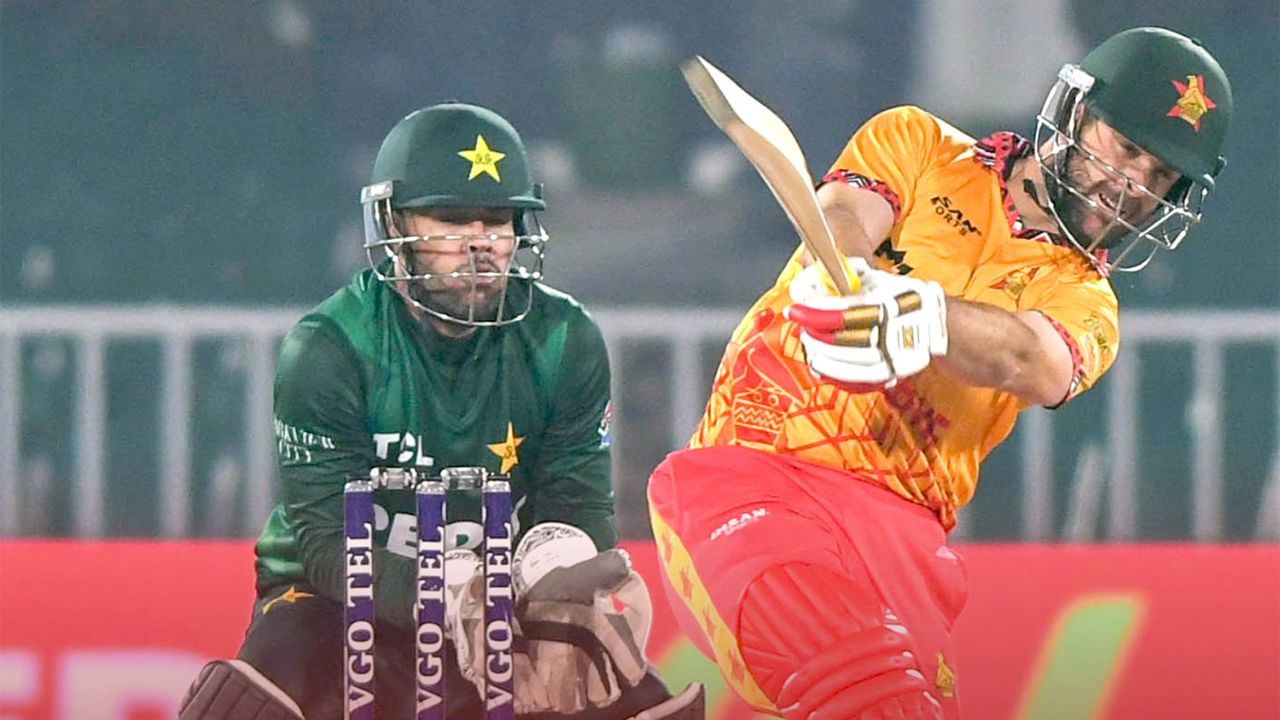 Pakistan vs Zimbabwe : 27 वर्षीय गोलंदाजाने घेतली हॅटट्रिक, पाकिस्तान ट्राय सिरीज मालिकेच्या अंतिम फेरीत पोहोचला