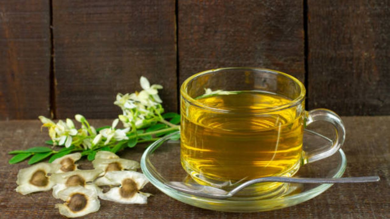 शरीरात साचून राहिलेले विषारी घटक बाहेर काढून टाकण्यासाठी मोरिंगाच्या पानांचा चहा प्यावा. यामुळे संपूर्ण डिटॉक्स होण्यास मदत होते. कृत आणि मूत्रपिंडाचे कार्य सुधारण्यासाठी मोरिंगचा चहा प्यावा.