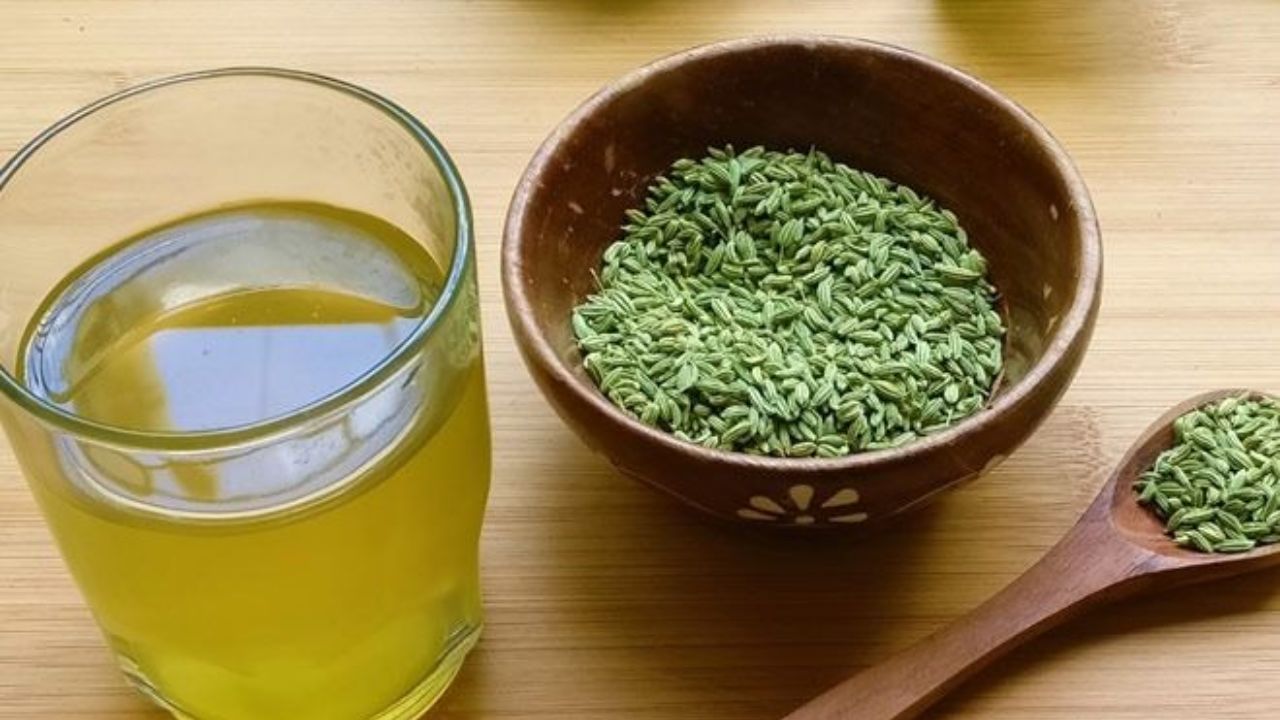 तोंडात वाढलेली दुर्गंधी किंवा अपचनाच्या समस्येपासून आराम मिळवण्यासाठी बडीशेप पाणी प्यायले जाते. पण वारंवार बडीशेप पाणी प्यायल्यास शरीरातील कफ दोष वाढू शकतो.