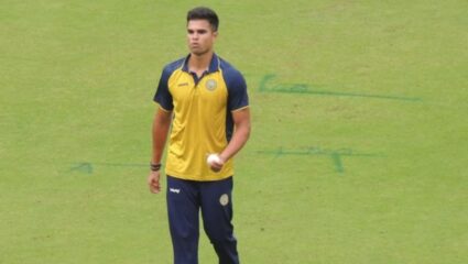 मुंबई इंडियन्सने सोडल्यानंतर अर्जुन तेंडूलकर याने केला मैदानावर कहर! फलंदाजांना केलं स्तब्ध