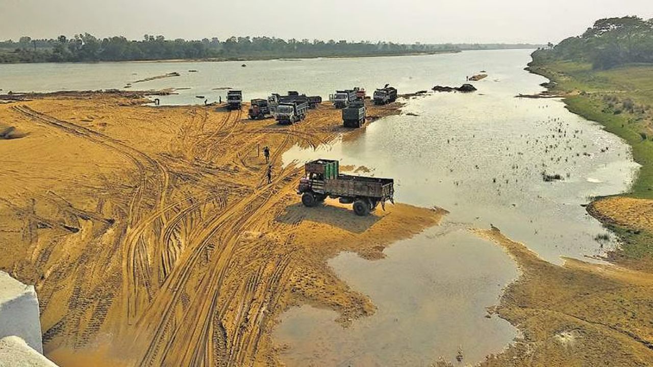 Chhatrapti Sambhajinagar: पैठण गोदावरीतून अवैध वाळूचा सर्रास उपसा; लाखोंचा महसूल बुडाला तरी पोलीस-महसूल विभाग ‘शांत’