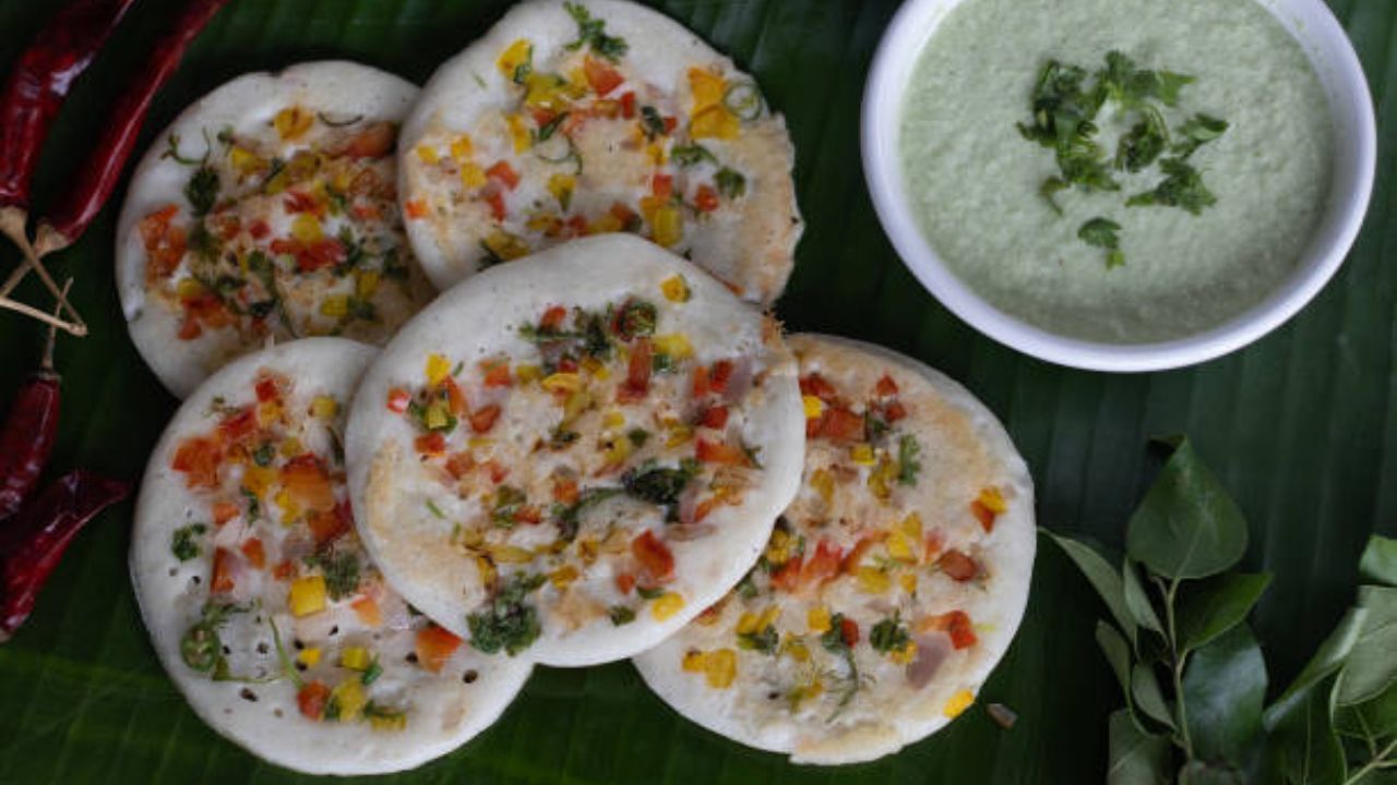 संध्याकाळी भूक लागल्यानंतर काय खावं सुचत नाही? मग १० मिनिटांमध्ये झटपट बनवा रव्याचा उत्तपा, लहान मुलं खातील आवडीने