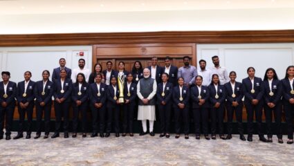 पंतप्रधान मोदींनी T20 विश्वचषक जिंकणाऱ्या भारतीय महिला ब्लाइंड क्रिकेट संघाची घेतली भेट! स्वत: च्या हाताने खायला घातली मिठाई