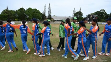 IND vs PAK सामन्यानंतर भारतीय आणि पाकिस्तानी खेळाडूंनी केला हॅन्डशेक, वाजवल्या एकमेकांसाठी टाळ्या