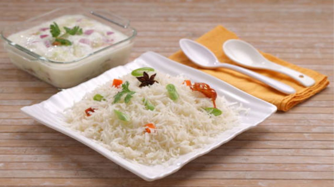 रिफाइंड कार्बोहायड्रेट असलेल्या पदार्थांचे रोजच्या आहारात अतिशय कमी प्रमाणात सेवन करावे. पांढरा भात, ब्रेड किंवा मैद्यापासून बनवलेल्या पदार्थांमध्ये खूप कमी प्रमाणात फायबर असते.