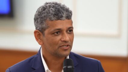 या मुलींमुळे झाले माझे पांढरे केस…अमोल मजुमदार यांनी सांगितली मजेशीर कहाणी, मोदींनाही हसू आवरले नाही; Video Viral