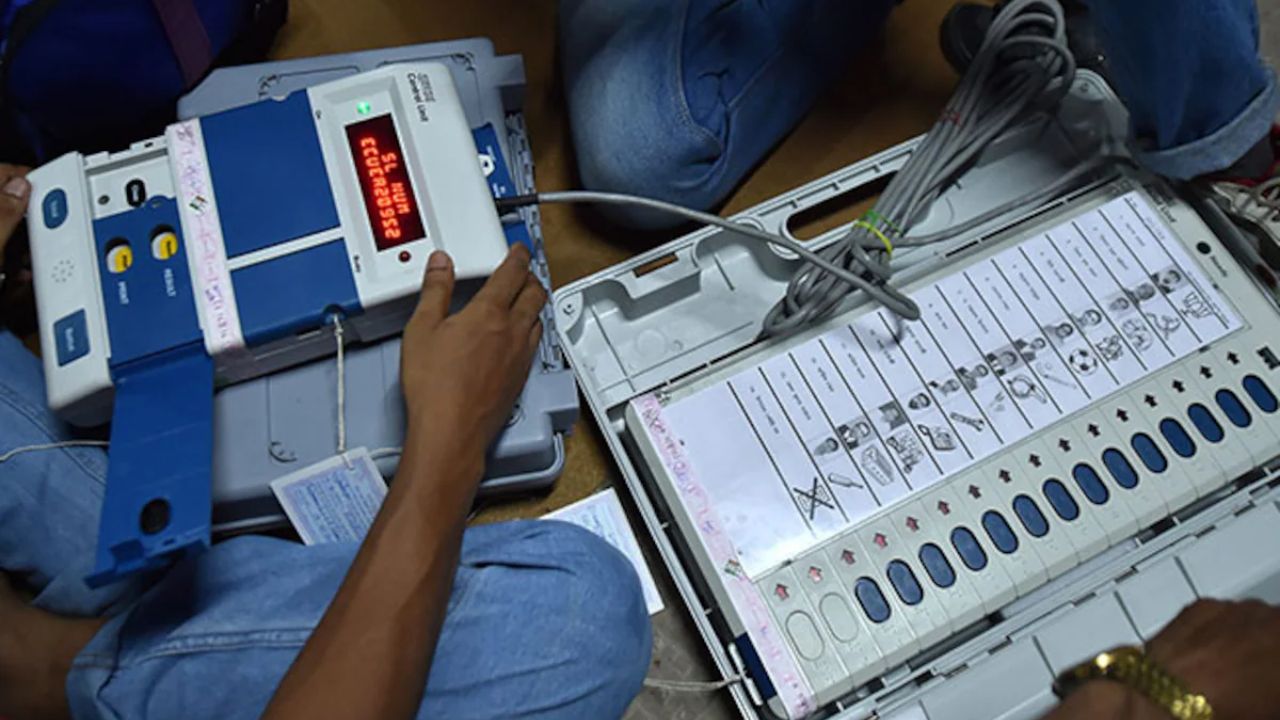 Bihar Election 2025: EVM इंटरनेटशी जोडलेला नसतानाही मतदानाचा डेटा निवडणूक आयोगापर्यंत लवकर कसा पोहोचतो?