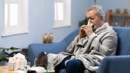 कोरडा खोकला होईल कायमचा नष्ट! एक ग्लास दुधात मिक्स करून प्या ‘हा’ पदार्थ, घशाच्या समस्यांपासून मिळेल आराम