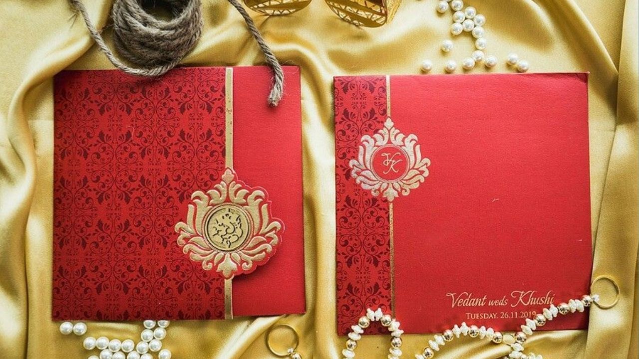 Vastu Tips: लग्नपत्रिका बनवताना वास्तूच्या या टिप्स ठेवा लक्षात, वैवाहिक जीवन होईल आनंदी