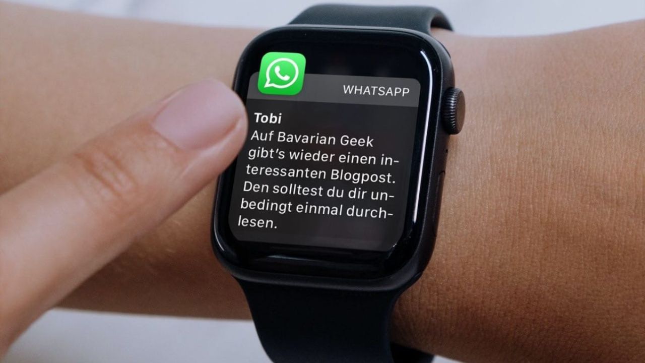 Apple Watch झाली आणखी स्मार्ट! WhatsApp चॅटिंग करण्यासाठी iPhone ची आवश्यकता संपली, जाणून घ्या सविस्तर