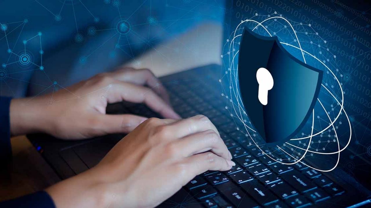 Jalgaon Fraud News: ऑनलाईन फ्रॉडबाबत महिलांनी रहावे सावध; सीईओंनी दिला खास सल्ला