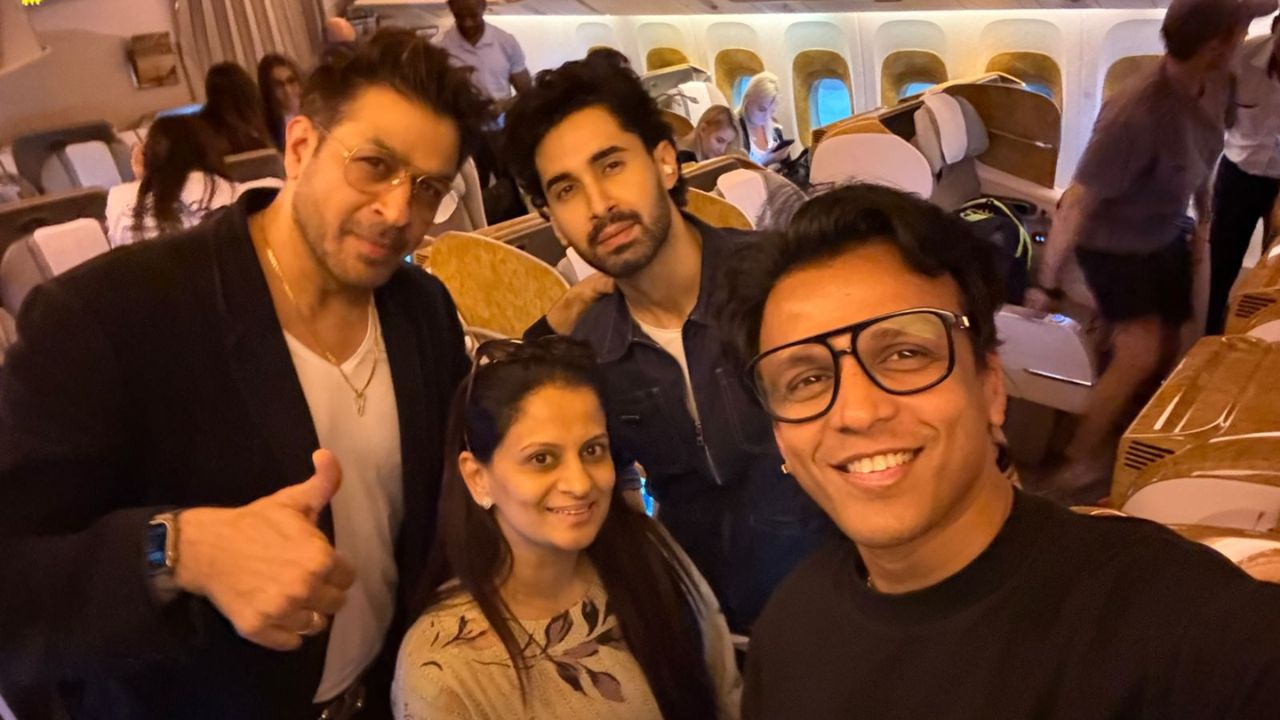 ट्रीप एक कलाकार अनेक! गायक अभिजीत सावंतने शेअर केले दुबई ट्रीपचे PHOTOS