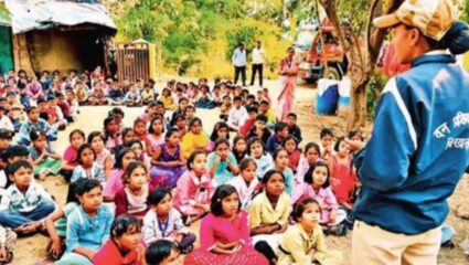 Ahilyanagar News: बिबटयांना पकडा म्हणजे आम्ही अंगणात खेळू शकू, देवठाणच्या विद्यार्थ्यांची भाबडी विनंती