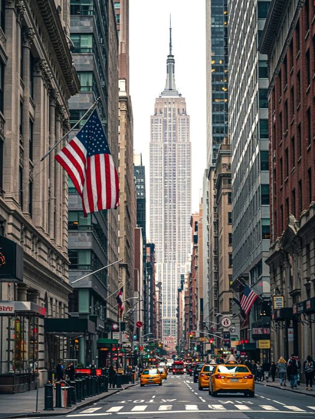 एखाद्या देशाला विकसित देश म्हणून केव्हा ओळखले जाते?