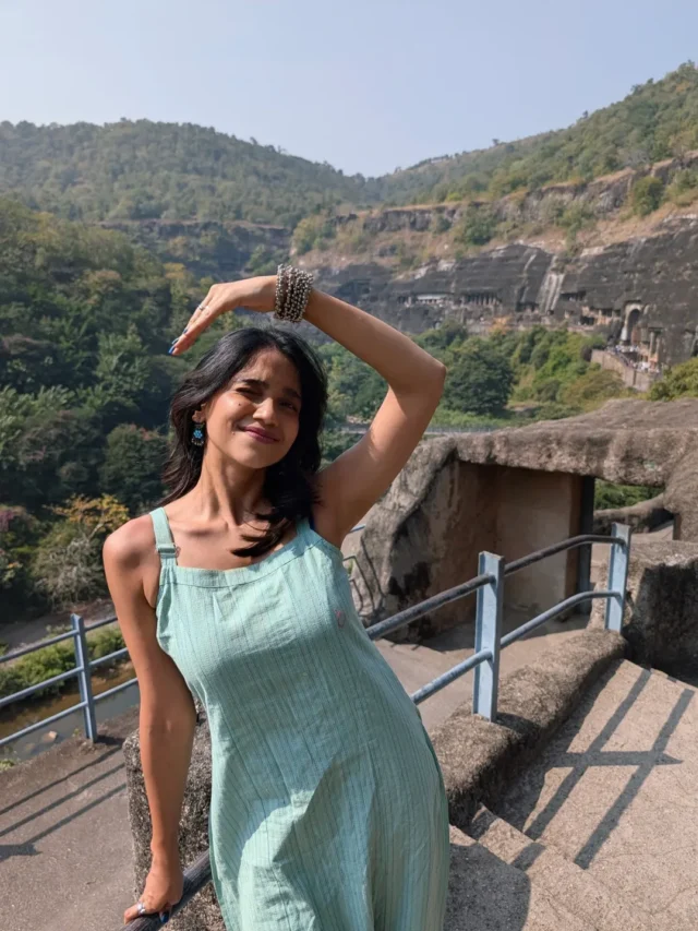 भाग्यश्रीचा अजंठा दौरा!