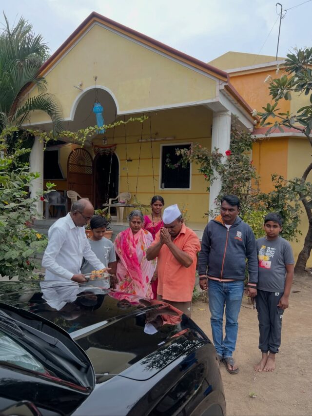 हेमांगी कवीने गाडी घेतली नवी... दिली नवऱ्याच्या हातात चावी!