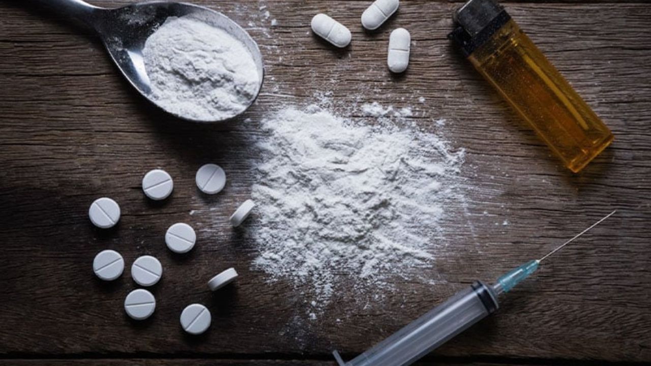 Mira Bhayander : धक्कादायक ! खुलेआमपणे अंमली पदार्थांचं सेवन ; समाजसेविका श्वेता पाटील यांची धडक कारवाई