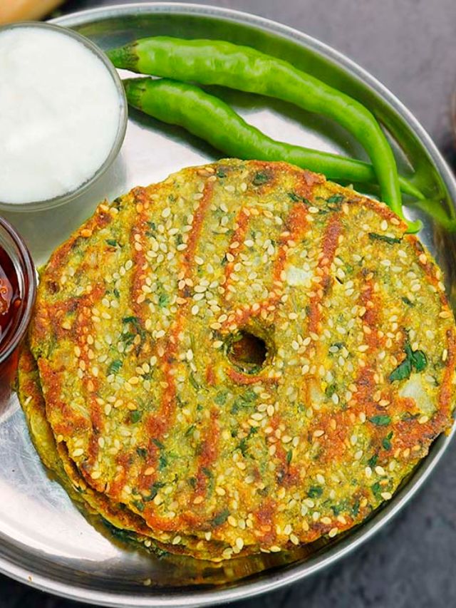 सकाळच्या नाश्त्याला बनवा पौष्टिक दुधीभोपळ्याचे थालीपीठ