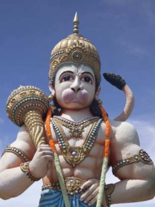 घरात हनुमानाचा फोटो लावताना फॉलो करा या टिप्स