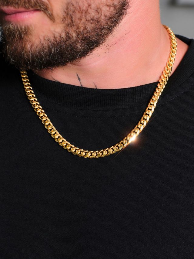 सोन्याची चेन घातल्याने सूर्य ग्रह खरंच मजबूत होतो का?