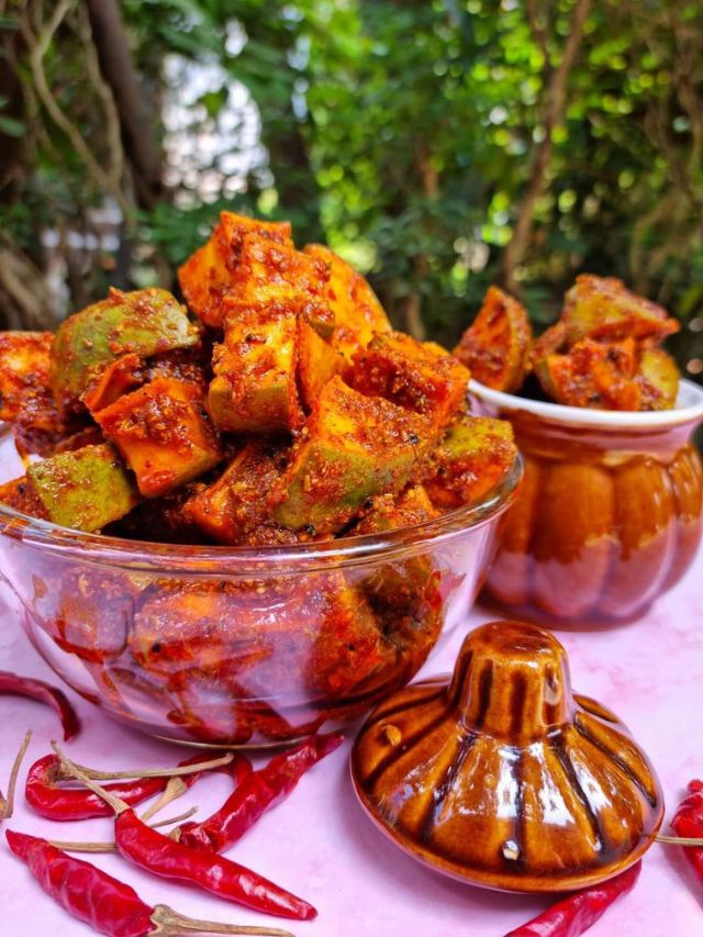 स्किन आणि गट हेल्थसाठी वरदान आहे ABC लोणचं?