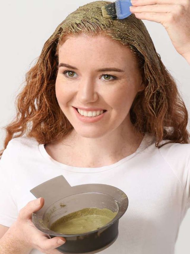 केसांना मेहंदी लावल्याने काय होते माहितेय?