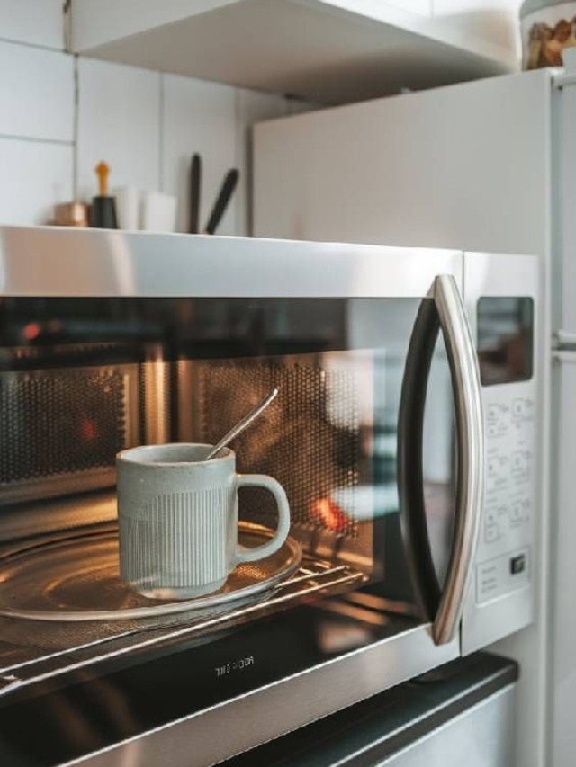 मायक्रोवेव्ह वापरताय, मग या चुका टाळा