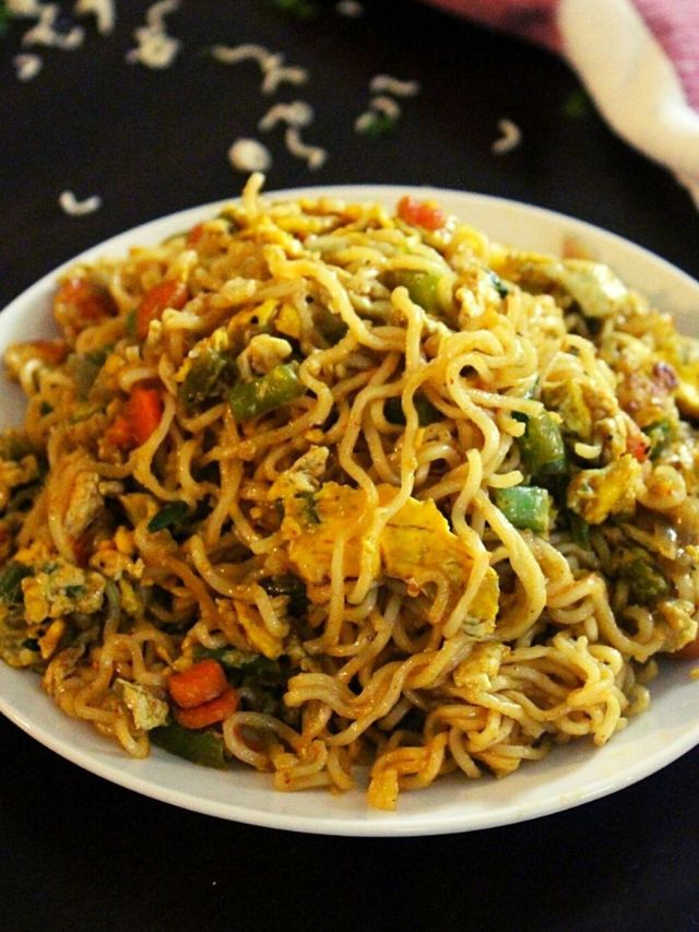 पदार्थाला द्या अनोखा तडका, घरी बनवा अंडा मॅगी