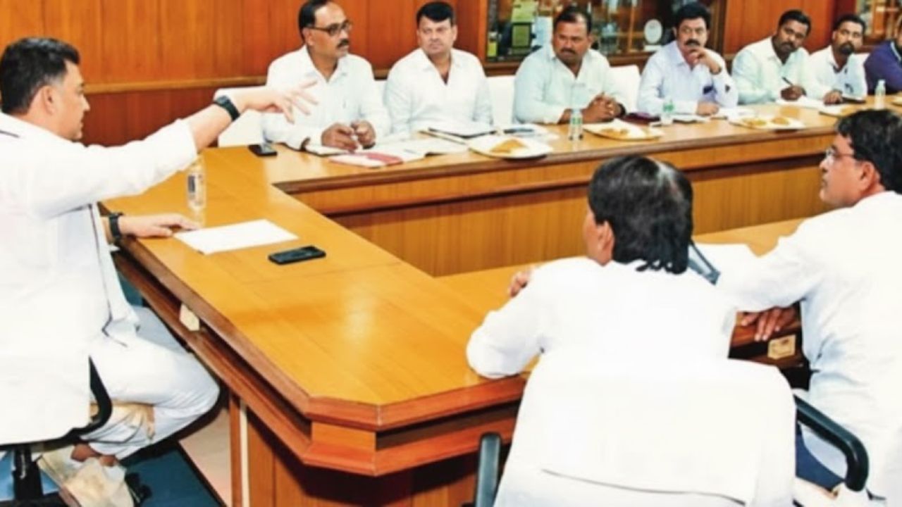 रस्त्यांच्या कामांची गती वाढवा, आमदार आशुतोष काळेंचे बांधकाम विभागाच्या अधिकाऱ्यांना निर्देश