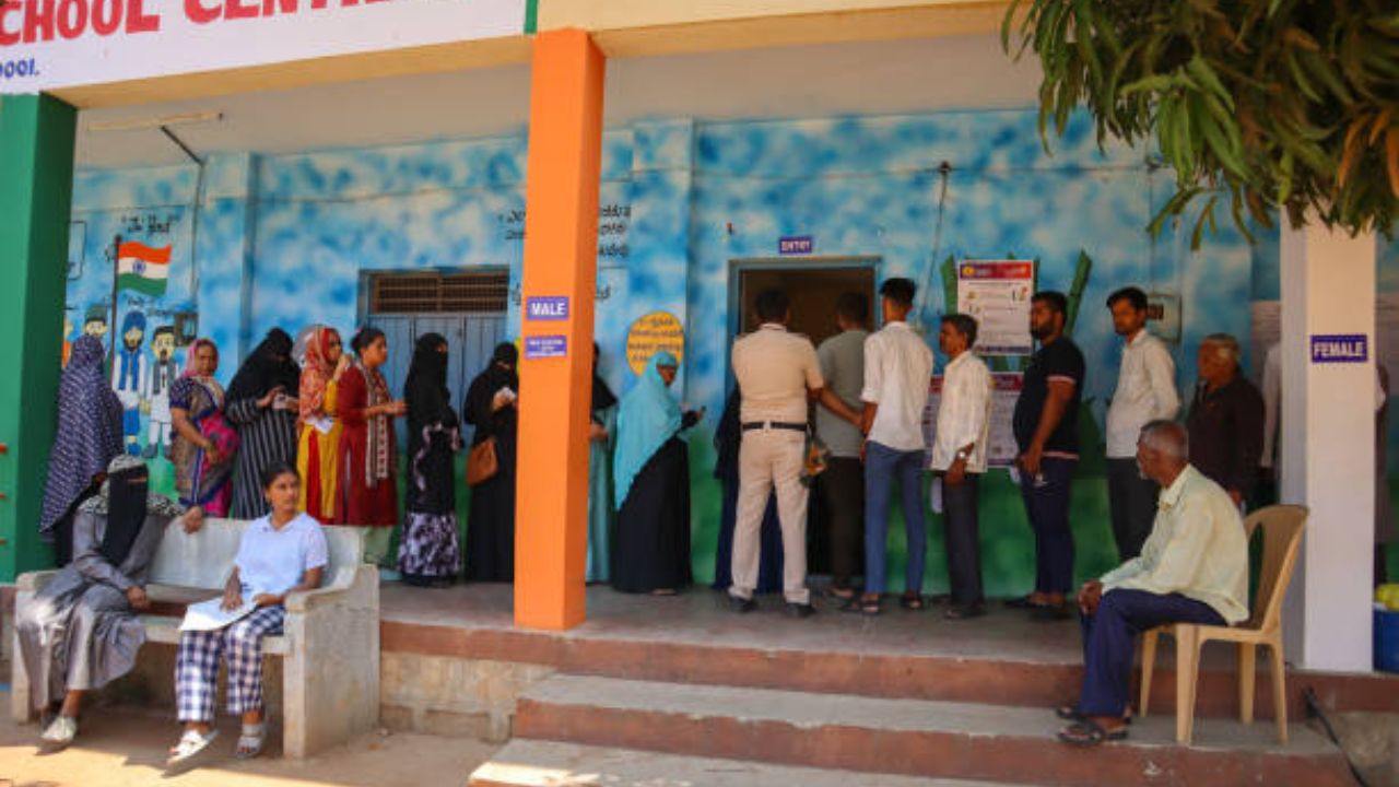 Ahilyanagar News: महायुतीत बेबनाव तर माविआ काही ठिकाणी भक्कम, सर्वच निवडणुक कार्यालयांमध्ये ‘जत्रा’