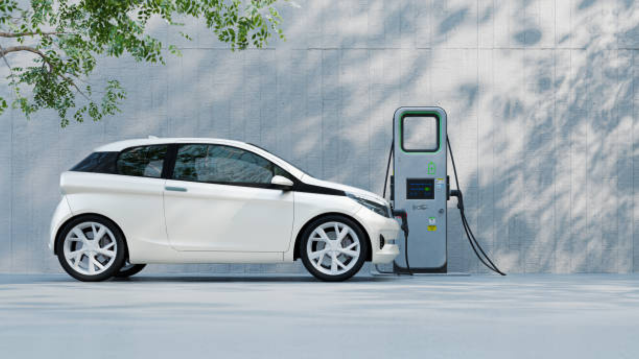 EV ची विक्री 57 टक्क्यांनी वाढली, ऑक्टोबरमध्ये TATA आणि MG पासून महिंद्रा आणि Kia चा जलवा कायम