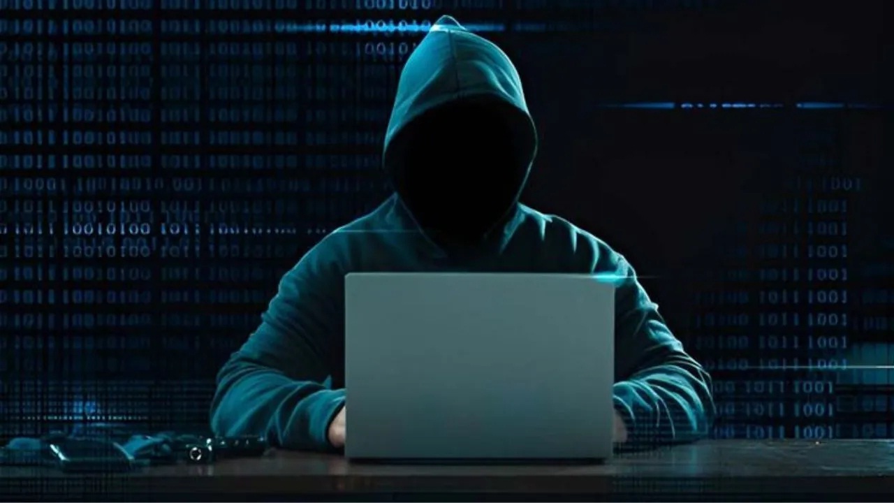 Fraud News : सायबर चोरट्यांकडून तिघांची फसवणूक; तब्बल 33 लाखांना घातला गंडा