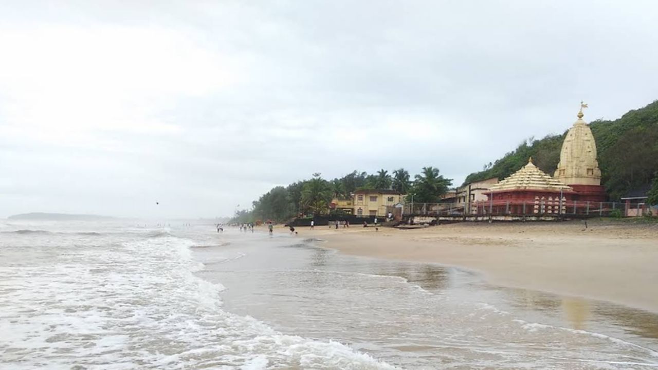 Ratnagiri News : नसतं धाडस बेतलं जीवावर; पाण्याचा अंदाज न आल्याने समुद्रात बुडून तरुणाचा मृत्यू