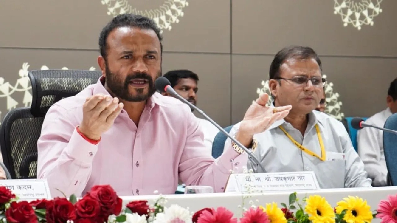 आम्ही तुमच्या जमिनीचे घोटाळे उघडकीस आणले तर…; जयकुमार गोरेंचा पवारांना इशारा