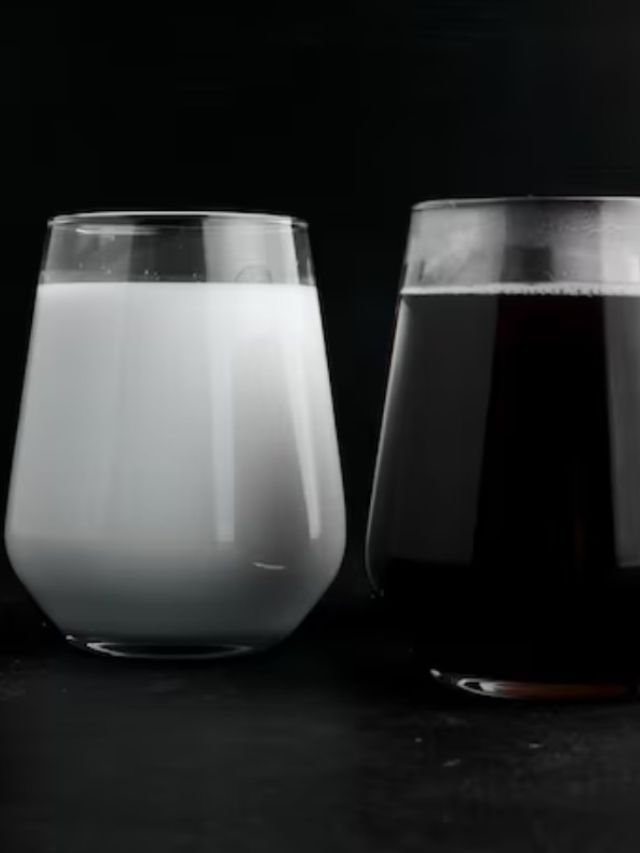 ऐकावं ते नवलंच ! 'या' प्राण्याचं दूध काळ्या रंगाचं असतं