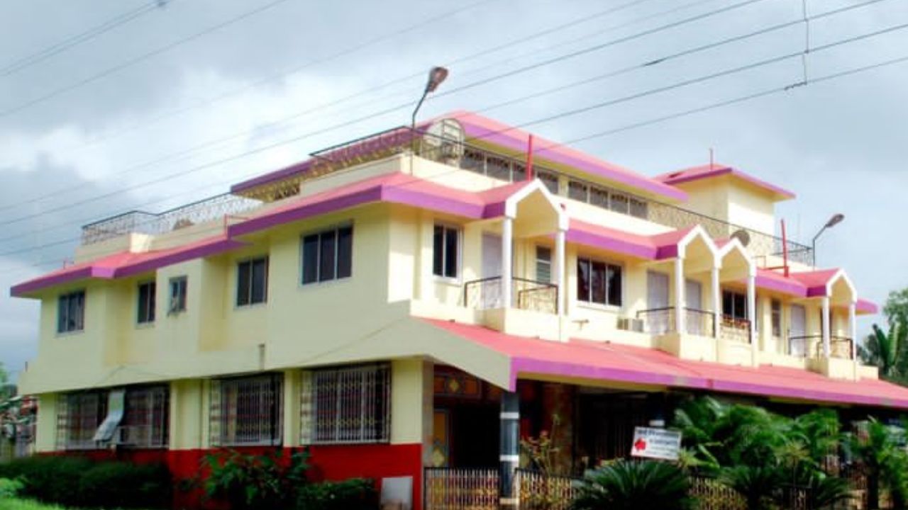 Ratnagiri : मंदार एज्युकेशन सोसायटीमध्ये मोठा संघर्ष! चोरी करून मानसिक छळ केल्याचा चेअरमनच्या बहिणीचा आरोप