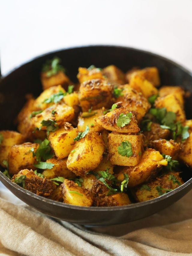 जेवणासाठी काय बनवावं ते सुचत नाही मग झटपट बनवा जीरा आलू