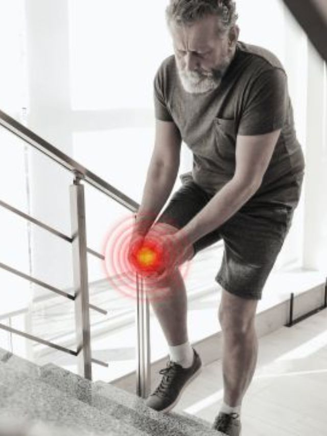 हिवाळ्यात सांधेदुखीपासून आराम मिळवण्यासाठी खा हे पदार्थ