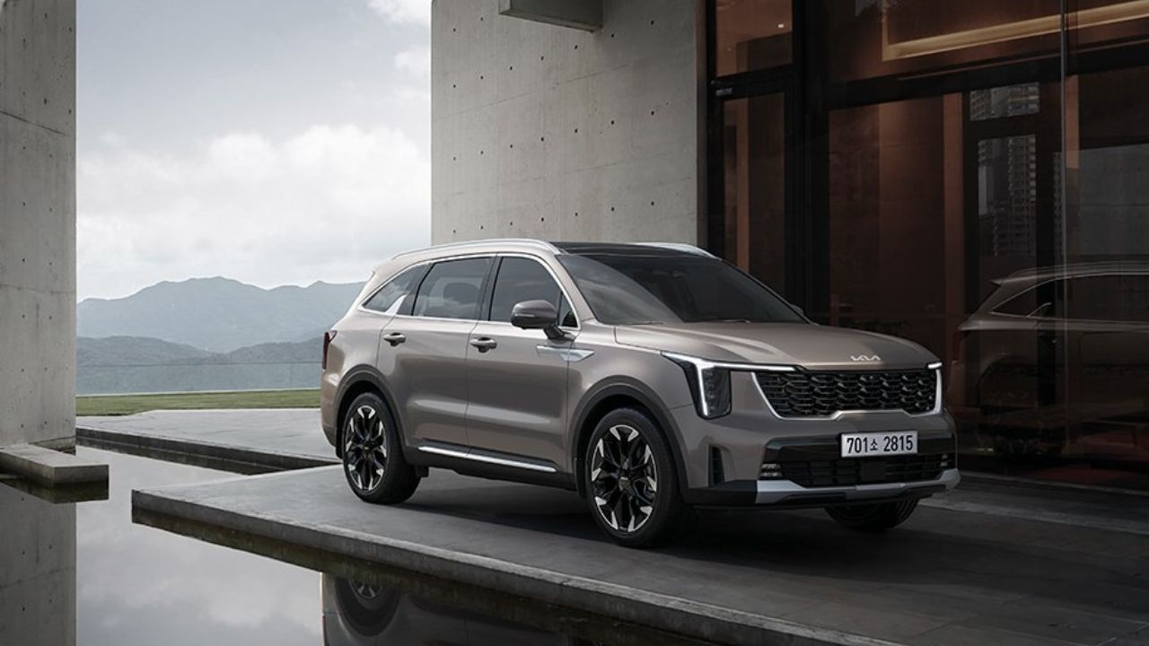 Toyota Fortuner ला फुटलाय घाम! Kia ची ‘ही’ Hybrid Car मार्केटमध्ये धुमाकूळ घालणार