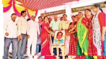 Kolhapur News : ऊस दर आंदोलनाची तीव्रता वाढवणार? साखर सहसंचालक कार्यालयासमोर शेतकरी आक्रमक