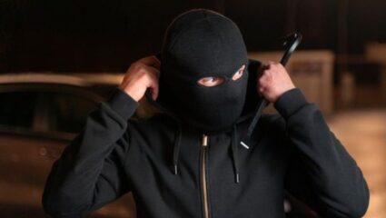 Kolhapur News : प्रशस्त बंगला फोडून साडेसोळा तोळे दागिन्यांची चोरी, चोरांच्या सुळसुळाटामुळे गावकरी भयभीत